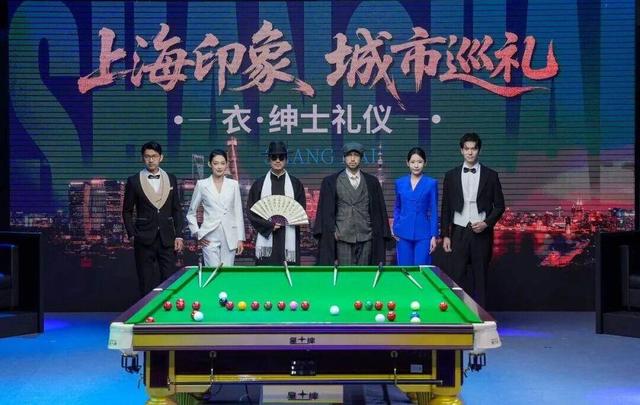 库尔图瓦欢迎穆帅回归皇马